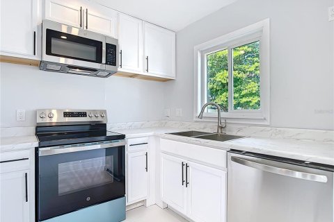 Купить виллу или дом в Порт-Шарлотт, Флорида 7 комнат, 89.19м2, № 1909493 - фото 5