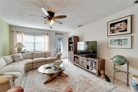 Condominio en venta en Saint Petersburg, Florida, 2 dormitorios, 100.8 m2 № 1907027 - foto 18