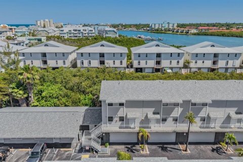 Condo in Indian Shores, Florida, 2 bedrooms  № 2108205 - photo 27