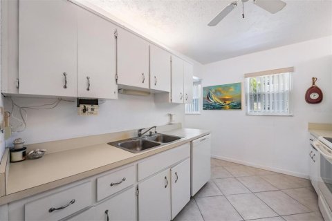 Condo in Indian Shores, Florida, 2 bedrooms  № 2108205 - photo 10