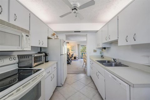Condo in Indian Shores, Florida, 2 bedrooms  № 2108205 - photo 9