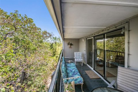 Condo in Indian Shores, Florida, 2 bedrooms  № 2108205 - photo 21