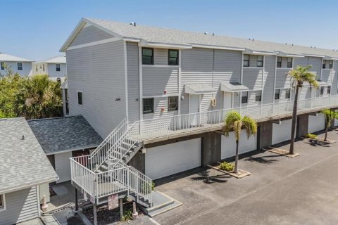 Condo in Indian Shores, Florida, 2 bedrooms  № 2108205 - photo 24