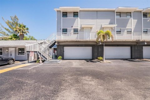 Condo in Indian Shores, Florida, 2 bedrooms  № 2108205 - photo 25