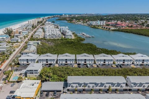 Condo in Indian Shores, Florida, 2 bedrooms  № 2108205 - photo 30