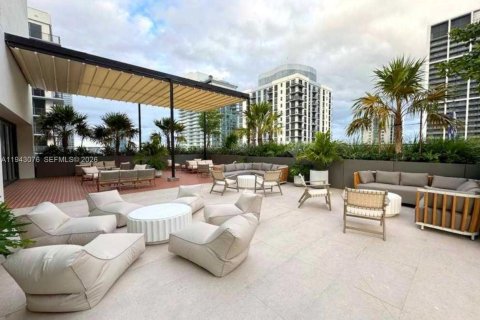 Condominio en alquiler en Miami, Florida, 2 dormitorios, 76.27 m2 № 2059960 - foto 2