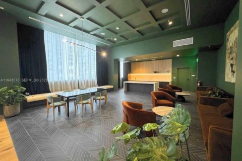 Condominio en alquiler en Miami, Florida, 2 dormitorios, 76.27 m2 № 2059960 - foto 3