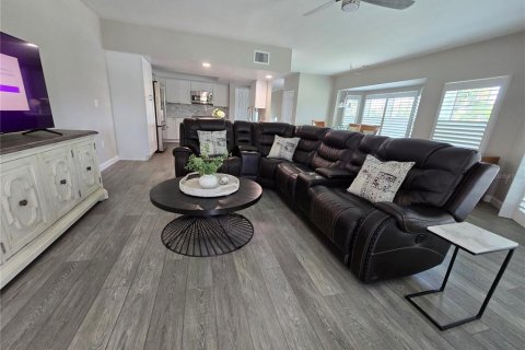Adosado en alquiler en Saint Pete Beach, Florida, 3 dormitorios, 219.81 m2 № 1917558 - foto 2