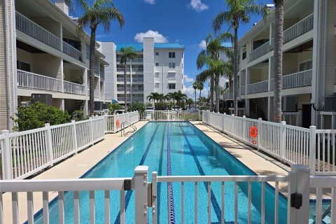 Adosado en alquiler en Saint Pete Beach, Florida, 3 dormitorios, 219.81 m2 № 1917558 - foto 1