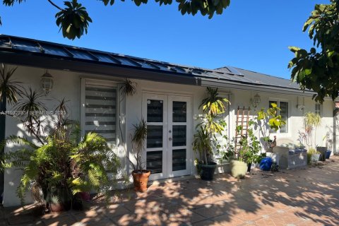 House in Miami, Florida 4 bedrooms, 195.47 sq.m. № 1993083 - photo 16