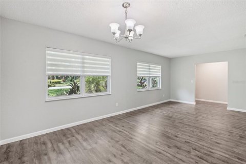 House in Tampa, Florida 4 bedrooms, 170.85 sq.m. № 1853127 - photo 10