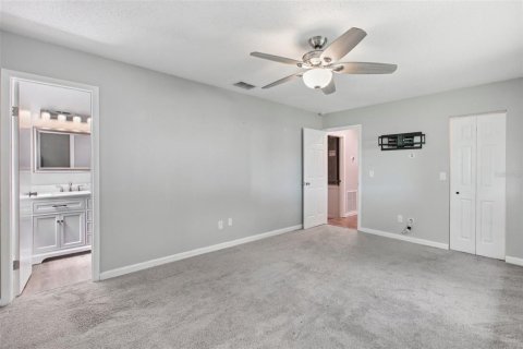 House in Tampa, Florida 4 bedrooms, 170.85 sq.m. № 1853127 - photo 25