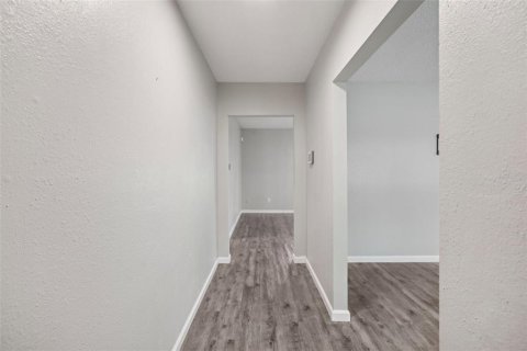 House in Tampa, Florida 4 bedrooms, 170.85 sq.m. № 1853127 - photo 8