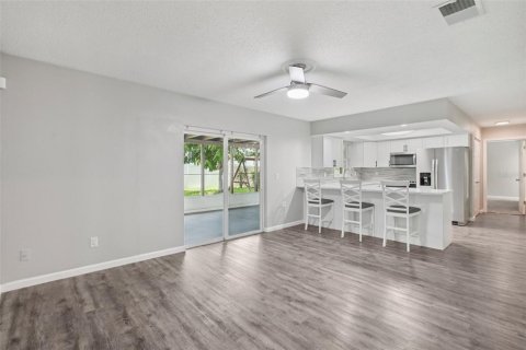 House in Tampa, Florida 4 bedrooms, 170.85 sq.m. № 1853127 - photo 23