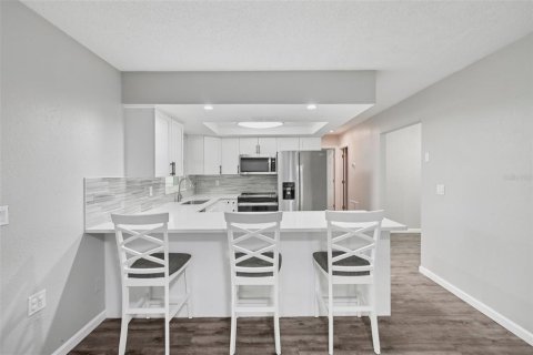 House in Tampa, Florida 4 bedrooms, 170.85 sq.m. № 1853127 - photo 13