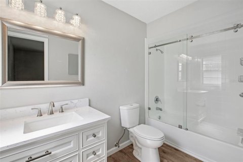 House in Tampa, Florida 4 bedrooms, 170.85 sq.m. № 1853127 - photo 27
