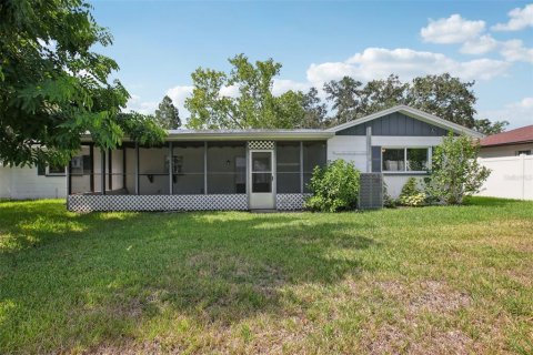 House in Tampa, Florida 4 bedrooms, 170.85 sq.m. № 1853127 - photo 29