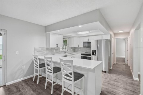 House in Tampa, Florida 4 bedrooms, 170.85 sq.m. № 1853127 - photo 12