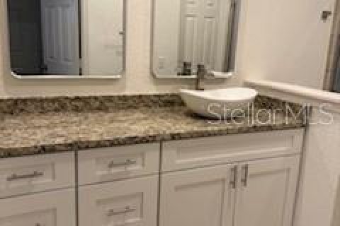 Condo in Altamonte Springs, Florida, 2 bedrooms  № 1915493 - photo 21