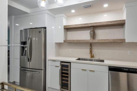 Copropriété à vendre à Hollywood, Floride: 2 chambres, 107.12 m2 № 1692149 - photo 12