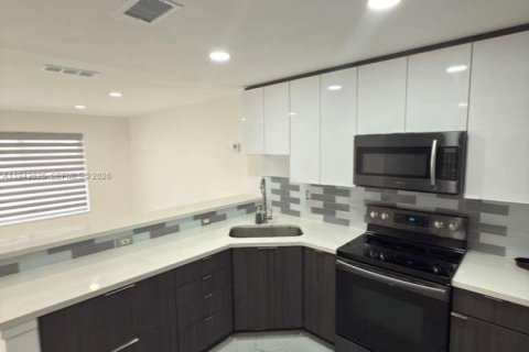 Apartment in Miami, Florida 2 bedrooms № 2000536 - photo 13