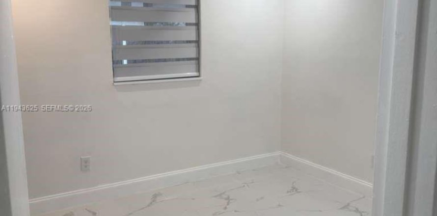 Apartment in Miami, Florida 2 bedrooms № 2000536