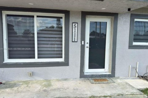 Apartment in Miami, Florida 2 bedrooms № 2000536 - photo 11