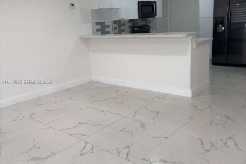 Apartment in Miami, Florida 2 bedrooms № 2000536 - photo 12