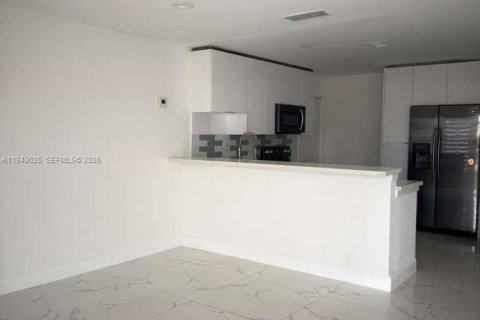 Apartment in Miami, Florida 2 bedrooms № 2000536 - photo 10