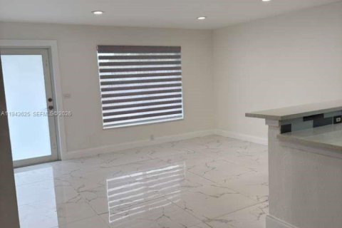 Apartment in Miami, Florida 2 bedrooms № 2000536 - photo 8