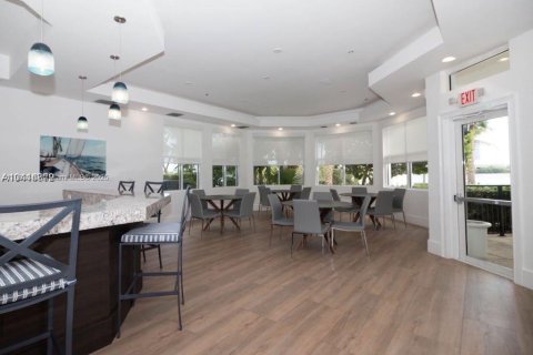 Condo in Aventura, Florida, 2 bedrooms  № 2022341 - photo 28