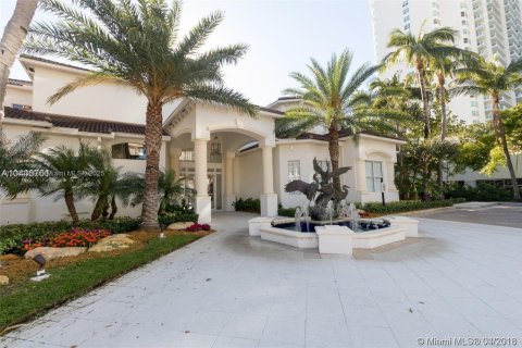 Condo in Aventura, Florida, 2 bedrooms  № 2022341 - photo 29