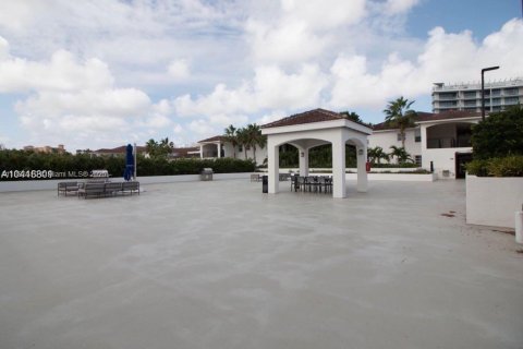 Condo in Aventura, Florida, 2 bedrooms  № 2022341 - photo 25