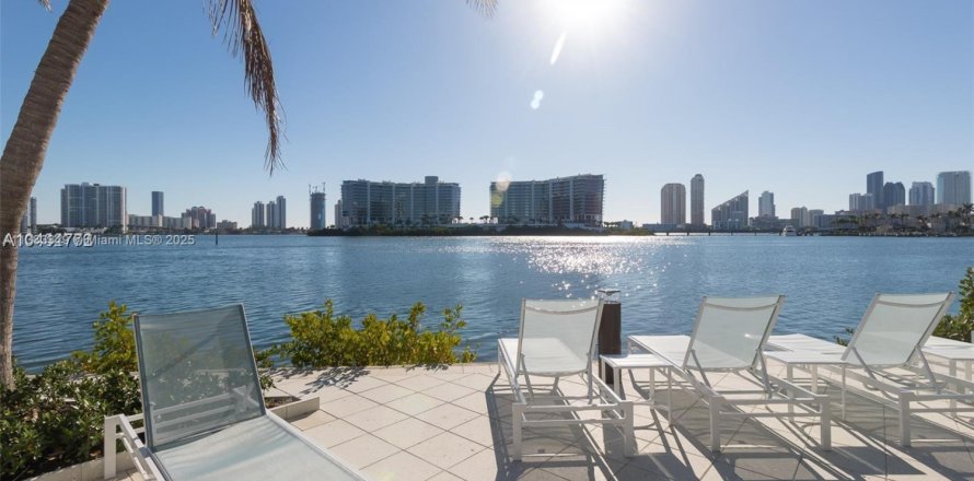 Condo in Aventura, Florida, 2 bedrooms  № 2022341