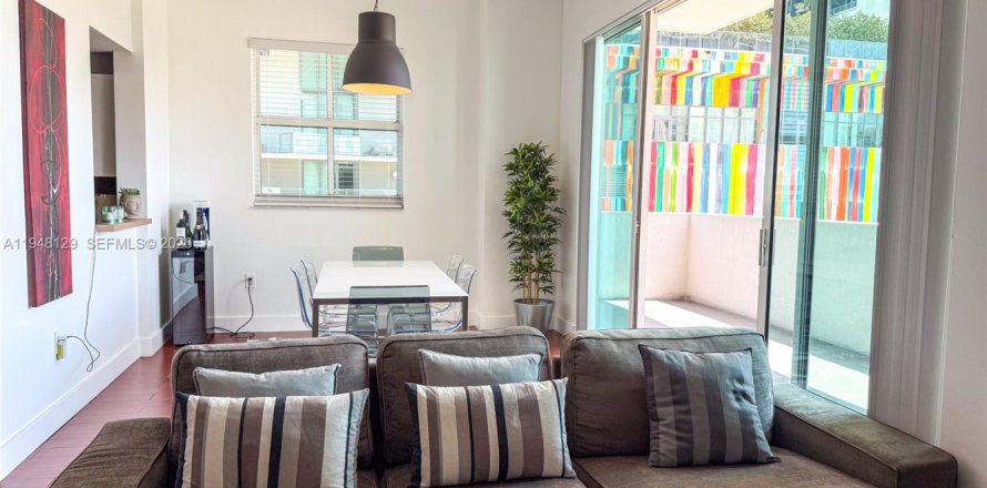 Кондоминиум с 2 спальнями в Майами, Флорида № 2004175