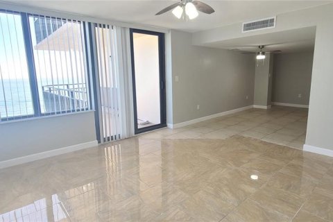 Condo in Daytona Beach Shores, Florida, 2 bedrooms № 2218990 - photo 5