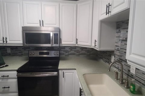 Condo in Daytona Beach Shores, Florida, 2 bedrooms № 2218990 - photo 19