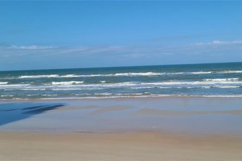 Condo in Daytona Beach Shores, Florida, 2 bedrooms № 2218990 - photo 2