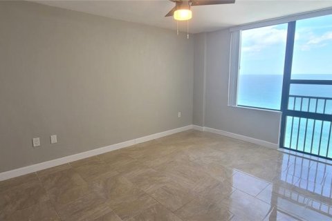 Condo in Daytona Beach Shores, Florida, 2 bedrooms № 2218990 - photo 22