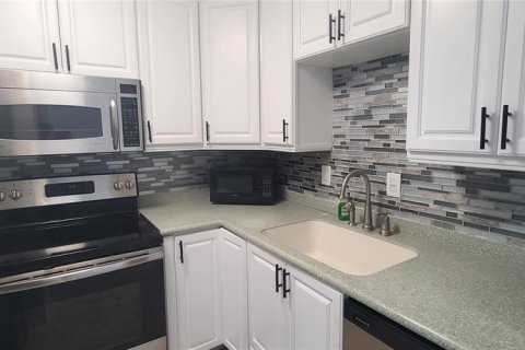 Condo in Daytona Beach Shores, Florida, 2 bedrooms № 2218990 - photo 14