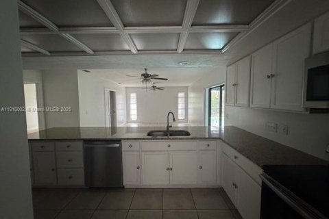 House in Fort Myers, Florida 3 bedrooms, 210.33 sq.m. № 1768218 - photo 7