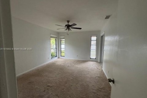 House in Fort Myers, Florida 3 bedrooms, 210.33 sq.m. № 1768218 - photo 10