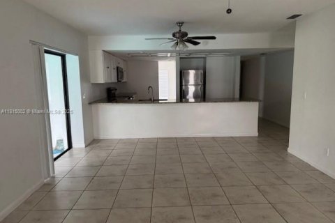House in Fort Myers, Florida 3 bedrooms, 210.33 sq.m. № 1768218 - photo 6