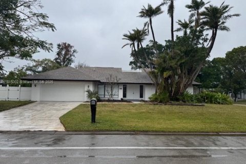 House in Fort Myers, Florida 3 bedrooms, 210.33 sq.m. № 1768218 - photo 1