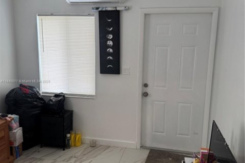 Propiedad comercial en venta en Fort Lauderdale, Florida № 1830786 - foto 14