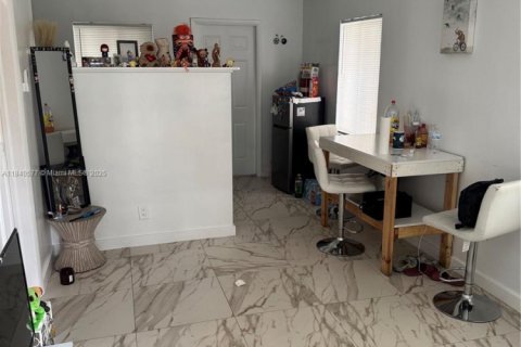 Propiedad comercial en venta en Fort Lauderdale, Florida № 1830786 - foto 9