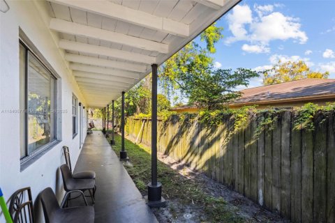 Propiedad comercial en venta en Fort Lauderdale, Florida № 1830786 - foto 8