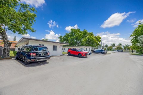Propiedad comercial en venta en Fort Lauderdale, Florida № 1830786 - foto 5