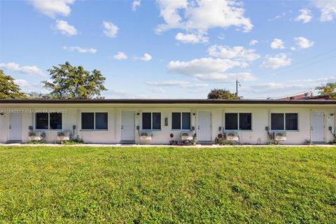 Propiedad comercial en venta en Fort Lauderdale, Florida № 1830786 - foto 6