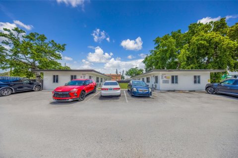 Propiedad comercial en venta en Fort Lauderdale, Florida № 1830786 - foto 1